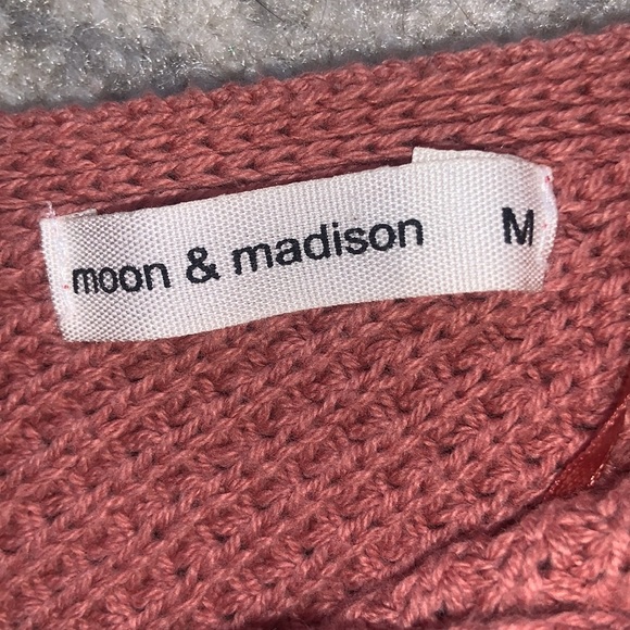 Cross back sweater - Picture 3 of 3